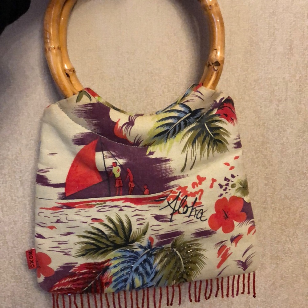 Small wooden handle Hawaiian pocketbook